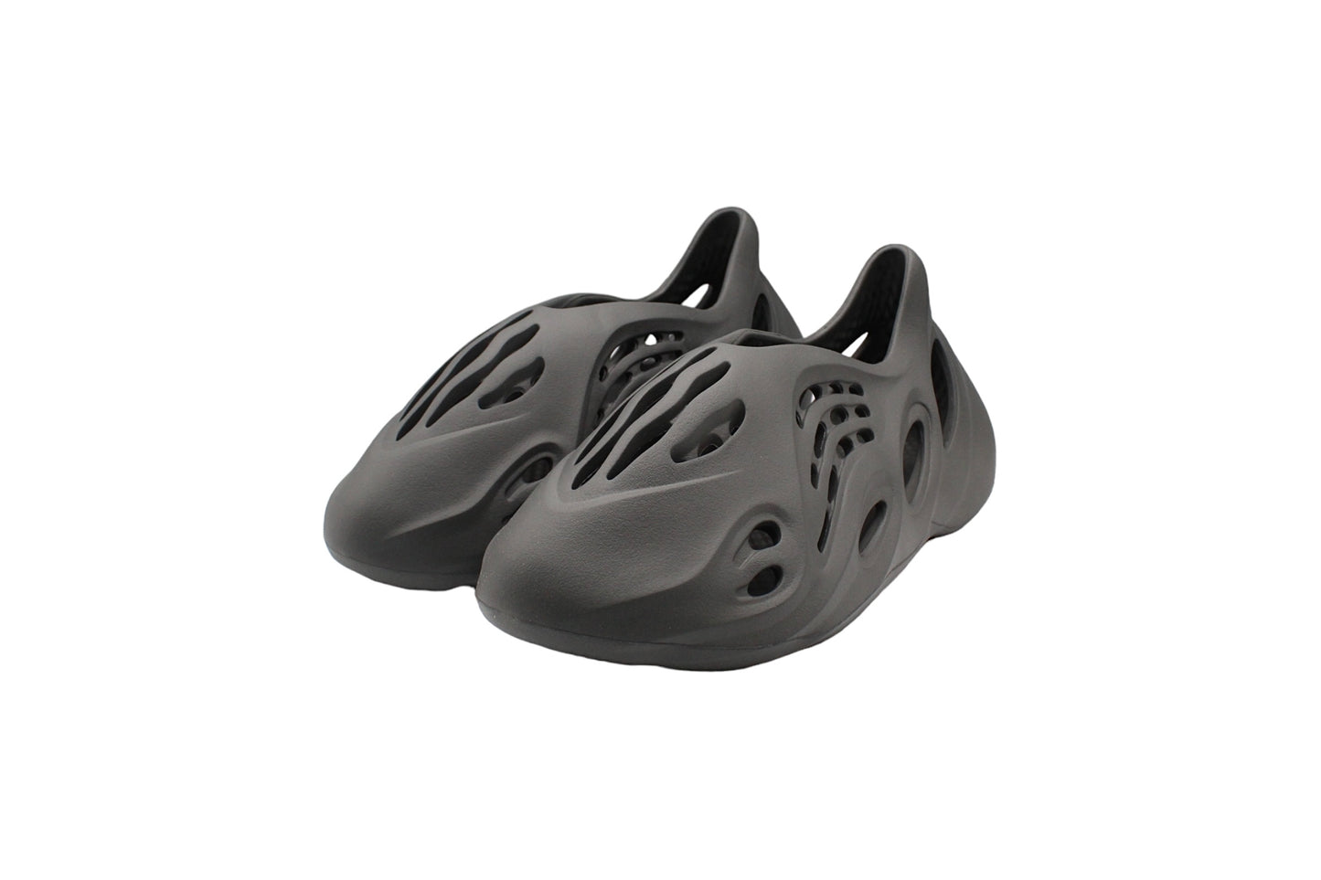 Adidas Yeezy Foam RNNR ‘Carbon Black’