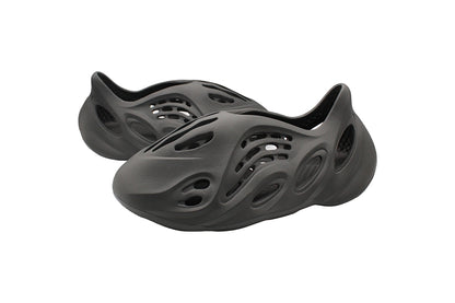 Adidas Yeezy Foam RNNR ‘Carbon Black’ / UK8